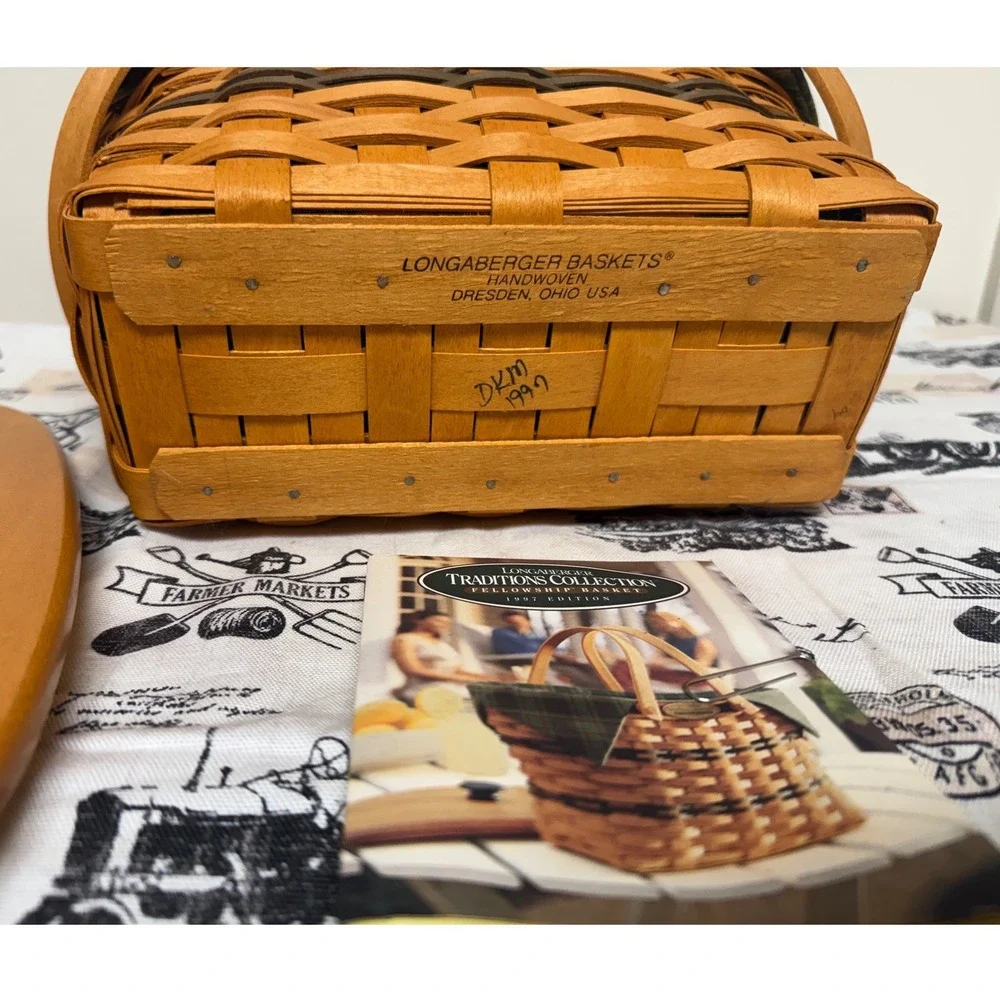Longaberger Traditions Collection Fellowship Basket 1997 Edition Plaid Liner Lid